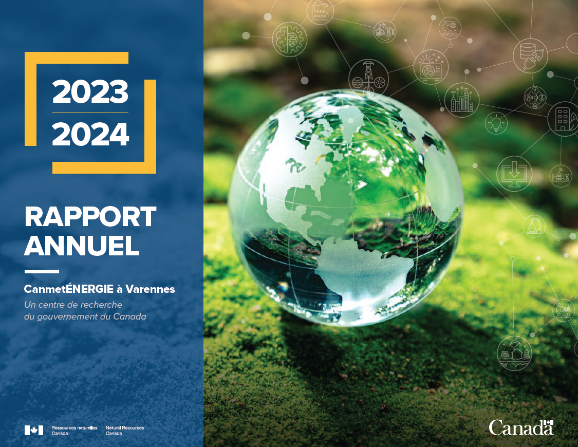  Image de la page couverture du Rapport annuel 2023-2024 du centre CanmetÉNERGIE à Varennes. La page couverture montre un globe terrestre en verre qui repose sur une surface verte. Au-dessus du globe, on y voit le motif blanc d’une toile d’icônes interconnectées qui représentent les diverses activités scientifiques et de recherche réalisées au centre CanmetÉNERGIE à Varennes.