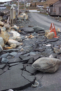 FIGURE 27 : endommagée par une onde de tempête en avril 2004, à Ferryland (Terre-Neuve-et-Labrador).