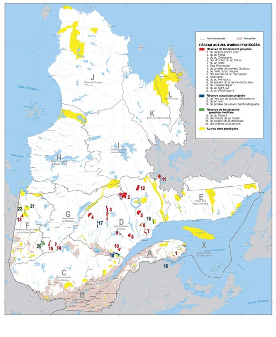 FIGURE 28 : Carte des aires protégées de différentes juridictions au Québec. Le Québec comporte des aires protégées de juridiction fédérale, provinciale et municipale ainsi que des aires protégées à caractère privé. Le gouvernement du Québec vise dans sa politique de conservation à se doter d'un réseau d'aires protégées couvrant 8 p. 100 du territoire (Ministère du Développement durable, de l'Environnement et des Parcs du Québec, communication personnelle, 2005).