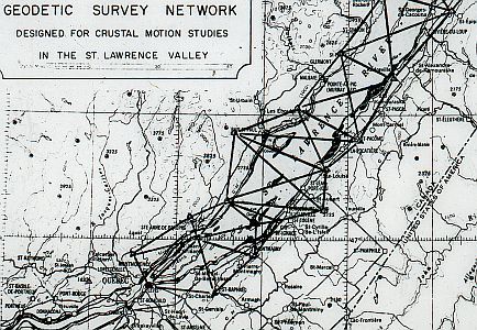 Carte du Saint-Laurent avec le réseau d'arpentage géodésique en lignes noires sur le Saint-Laurent
