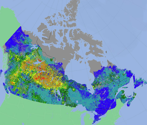 Carte du comportement du feu du Canada, montrant l’intensité du front. La légende montre la production d’énergie du feu au front, mesurée en kilowatts par mètre (kW/m), allant de zéro à plus de 30 000.