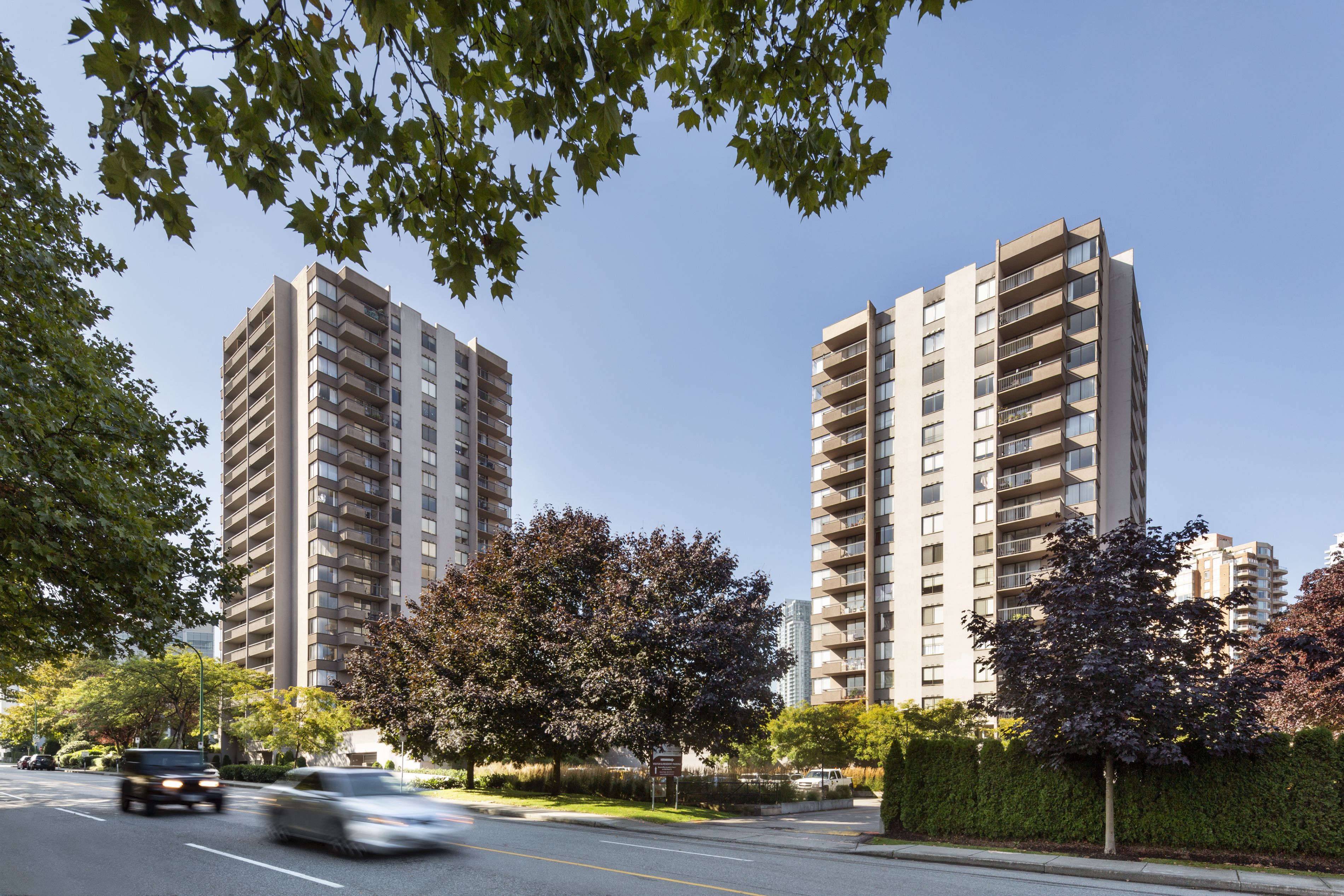 Arbour Place est un immeuble résidentiel de deux tours situé à Burnaby, en Colombie-Britannique